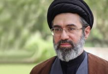 تاکید بر استمرار راه ایستادگی و تجدید میثاق با آرمان‌های انقلاب