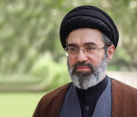 تاکید بر استمرار راه ایستادگی و تجدید میثاق با آرمانهای انقلاب